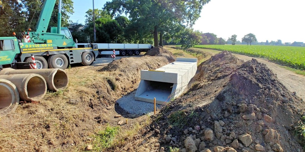 Einbau der neuen Brücke